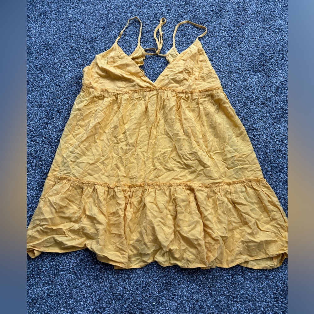 yellow dress